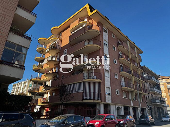 Appartamento trilocale in vendita in Via Bionaz, Torino