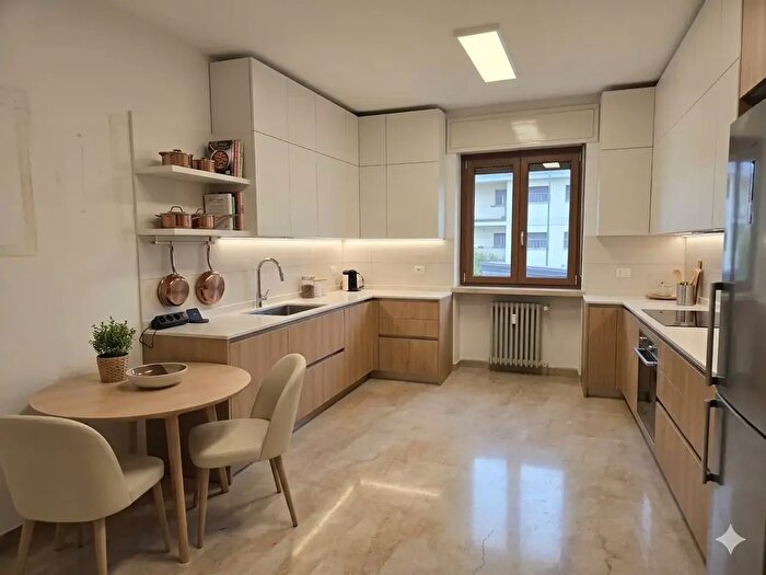 Appartamento trilocale in vendita in Via Giacomo Leopardi, Erba