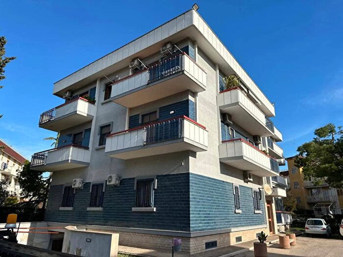 Appartamento quadrilocale in vendita in Via Michele Menichella, Foggia