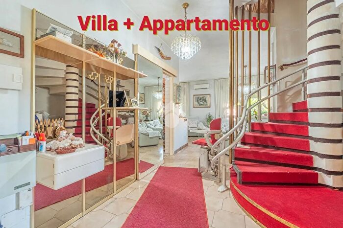 Casa con 5 locali in vendita in Via Monclassico, Roma