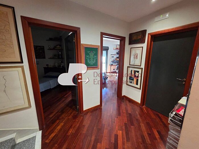 Casa con 6 locali in vendita in Via Alberotanza, Bari