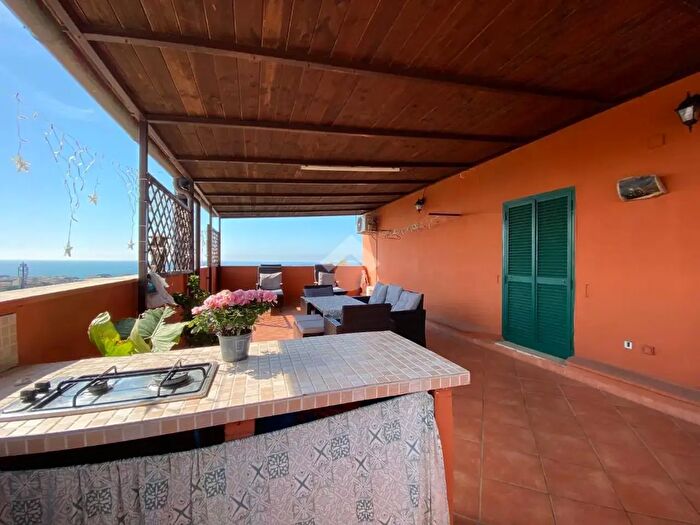 Appartamento trilocale in vendita in Via Valdambrini, Santa Marinella