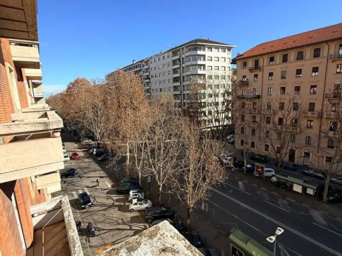 Appartamento quadrilocale in vendita in Corso Galileo Ferraris, Torino