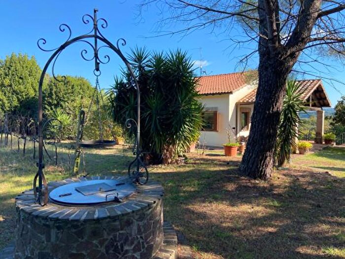 Casa quadrilocale in vendita in Strada Provinciale PitiglianoFarnese, Pitigliano