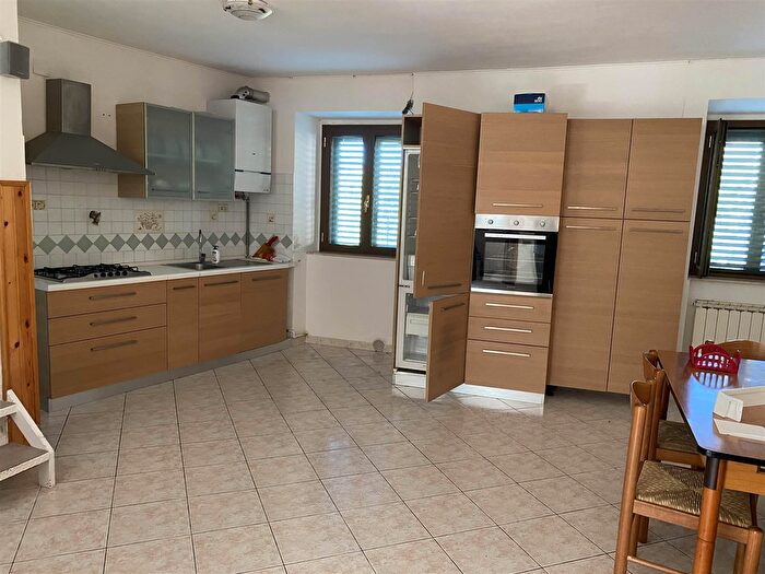 Casa quadrilocale in vendita in San Severino Marche