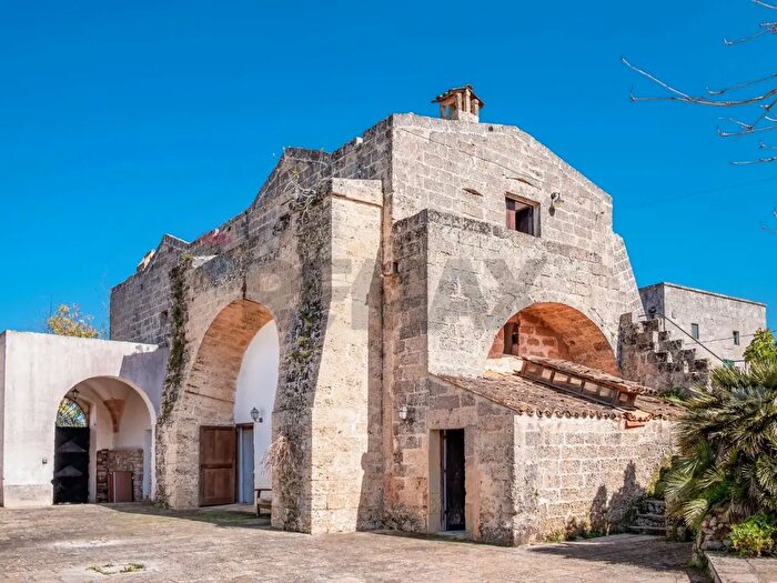 Casa con 12 locali in vendita in Via Macurano, Alessano
