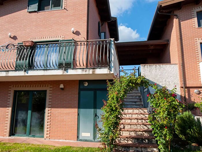 Casa con 7 locali in vendita in Via Lenza Snc, Catanzaro