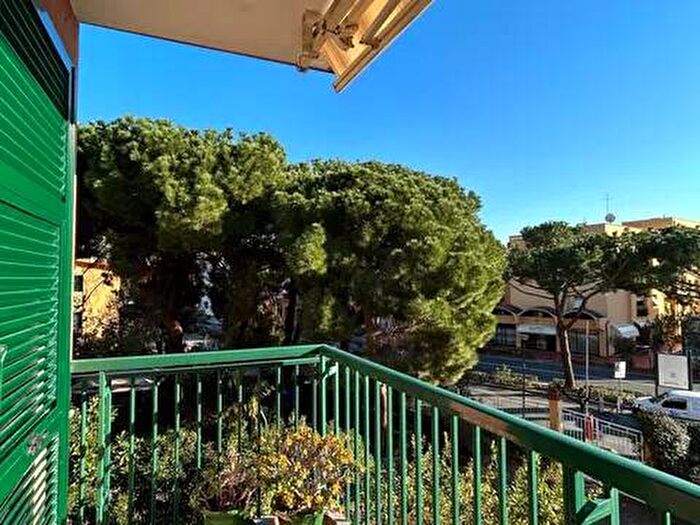 Appartamento trilocale in affitto in Via Aurelia, Finale Ligure
