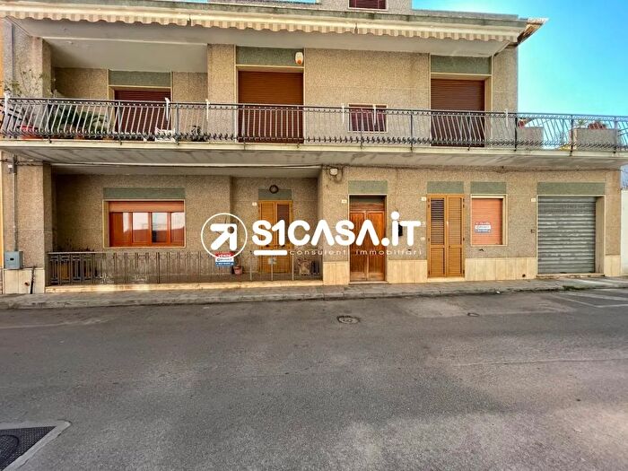 Casa con 7 locali in vendita in Via Gennaro Megha, Galatone