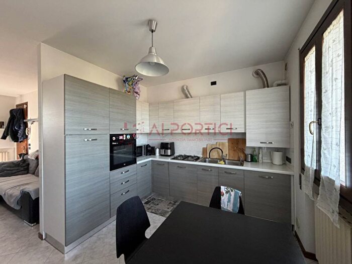 Appartamento con 6 locali in affitto in Via Campagnola, Campagnola, Brugine