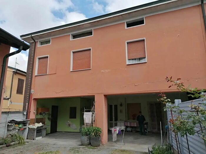Casa con 8 locali in vendita in Via Trento E Trieste, Vaiano Cremasco
