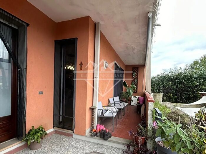 Appartamento con 7 locali in vendita in Carrara