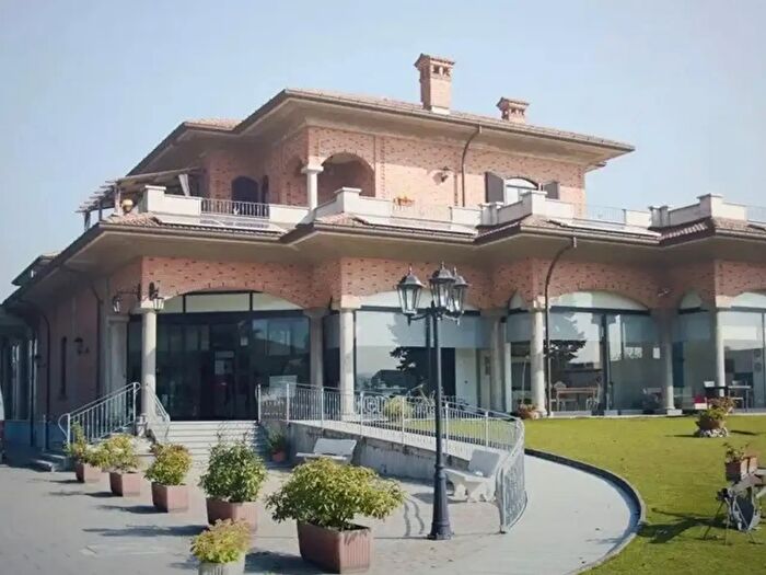 Casa con 7 locali in vendita in Via Isonzo, Meda