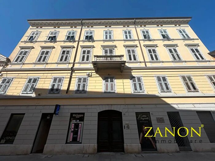 Appartamento con 7 locali in vendita in Via Garibaldi, Gorizia