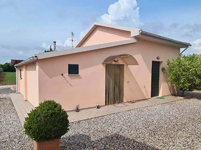 Casa monolocale in vendita in Cecina