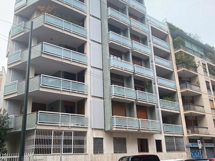 Appartamento quadrilocale in affitto in Via Cola di Rienzo, Solari, Milano