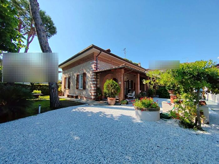 Casa con 5 locali in affitto in Forte Dei Marmi