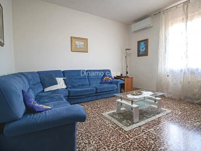 Appartamento quadrilocale in vendita in Via Senio, Prato