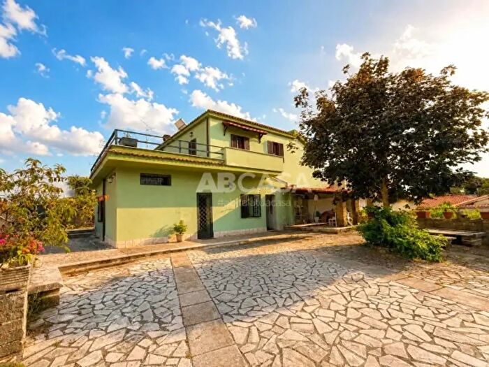 Casa con 6 locali in vendita in Via Colle Caldara, Velletri