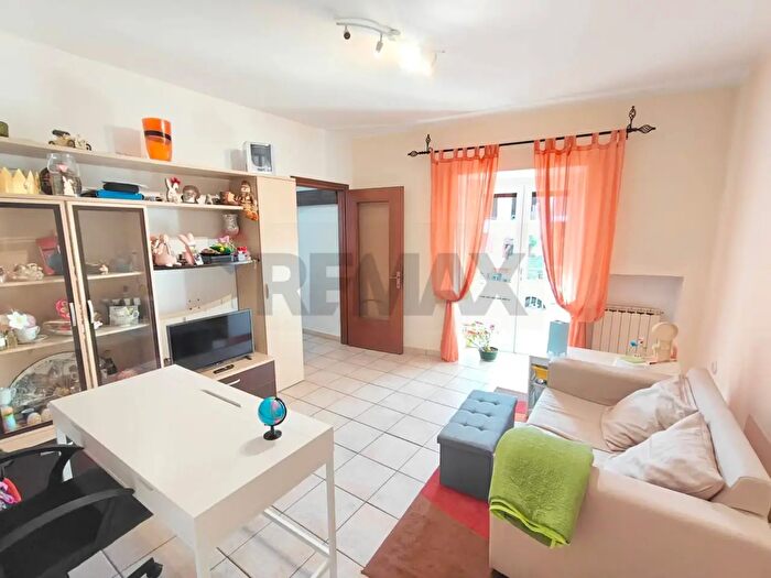Appartamento trilocale in vendita in Via Roma, Bardello con Malgesso e Bregano