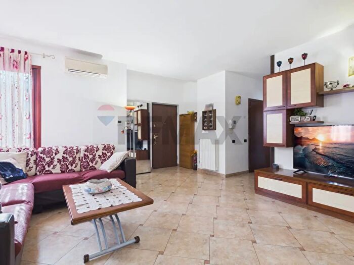 Casa con 7 locali in vendita in Corso Novara, Vigevano