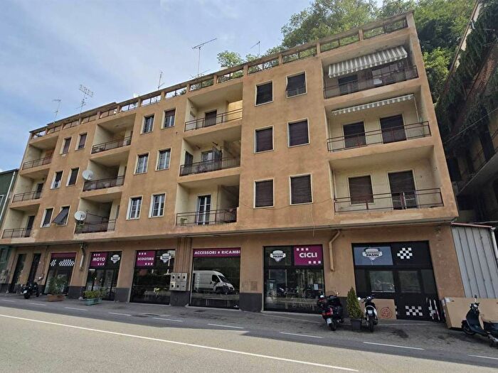 Appartamento trilocale in affitto in Via Falcero, Valle Mosso, Valdilana