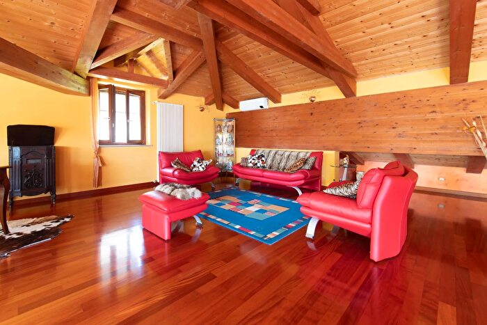 Casa con 10 locali in vendita in Via del Temo, Cambiano