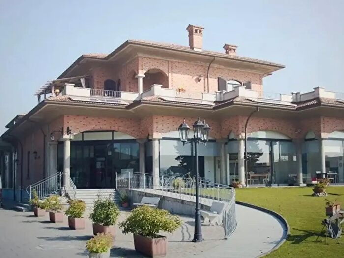 Casa con 7 locali in vendita in Via Isonzo, Meda