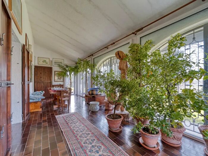 Casa con 8 locali in vendita in Via Vittoria Aganoor, Arqua' Petrarca