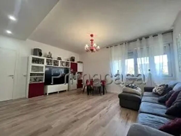 Appartamento con 8 locali in vendita in Via Nazario Sauro, Mirano