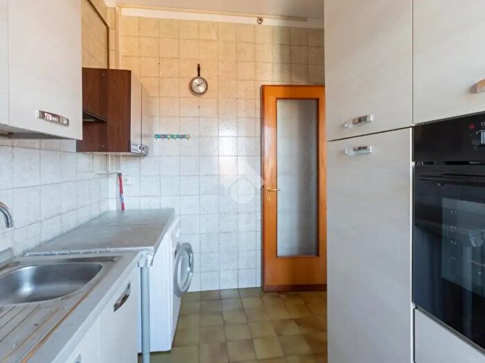 Appartamento quadrilocale in vendita in Via Palanzone, Milano