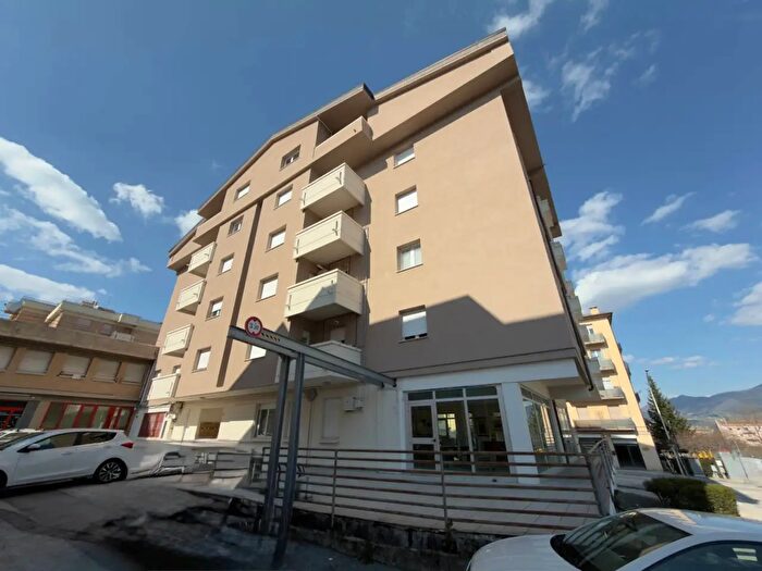 Appartamento con 6 locali in vendita in Via Martiri della Libertà, Fabriano