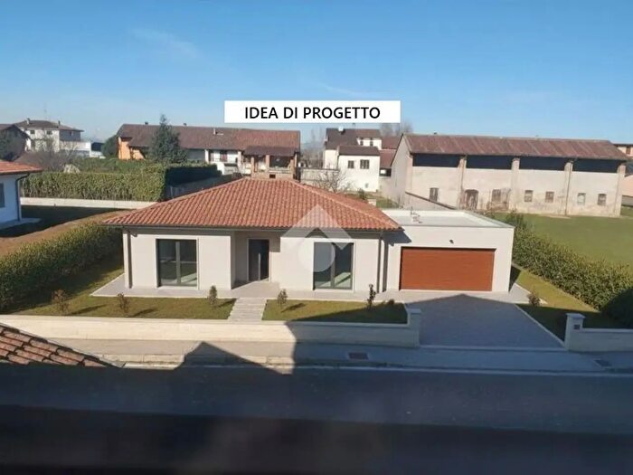 Casa quadrilocale in vendita in Via Benedettine, Capralba