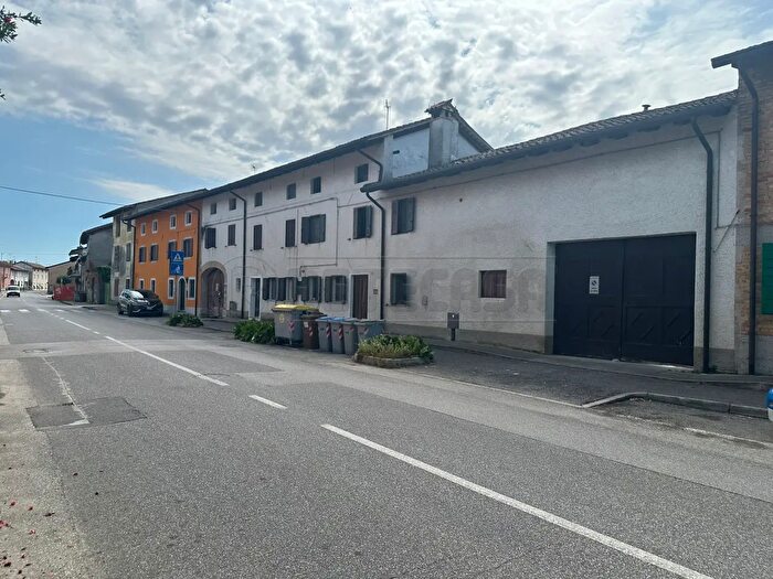 Casa con 7 locali in vendita in Via Roma, San Vito Al Torre