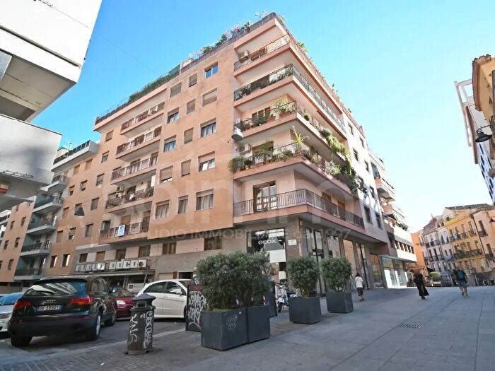 Appartamento con 5 locali in vendita in Via Vittorio Emanuele Orlando, Cagliari