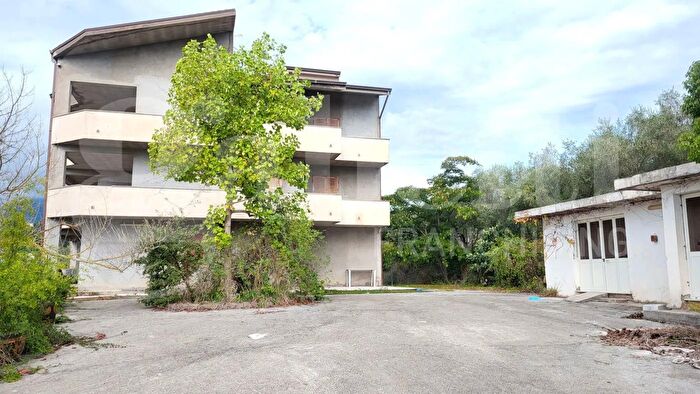 Casa con 10 locali in vendita in Via Ausente, Santi Cosma E Damiano