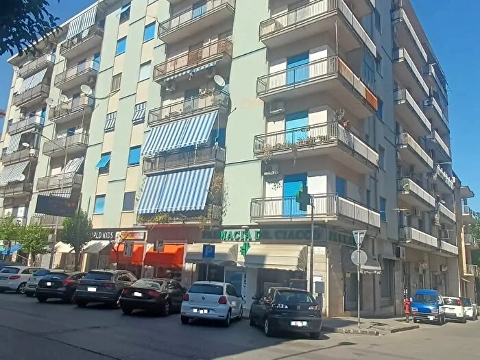 Appartamento trilocale in vendita in Via Silvio Sesti, Cosenza