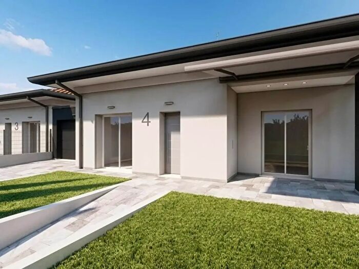 Casa quadrilocale in vendita in Via Roma, Volta Mantovana