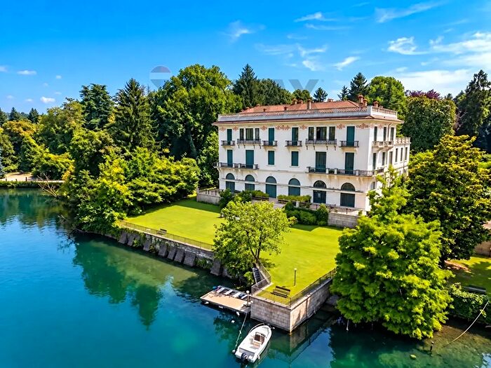 Appartamento con 6 locali in vendita in Via Primo Maggio, Castelletto Sopra Ticino
