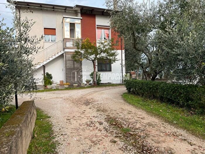 Appartamento quadrilocale in vendita in Strada Provinciale Mondaviese, Mondavio