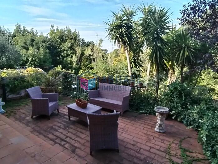 Casa con 9 locali in vendita in Livorno