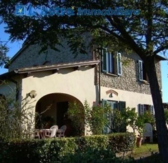 Casa con 6 locali in vendita in Lastra A Signa