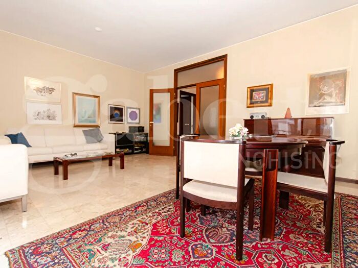 Appartamento quadrilocale in vendita in Via Ressi, Milano