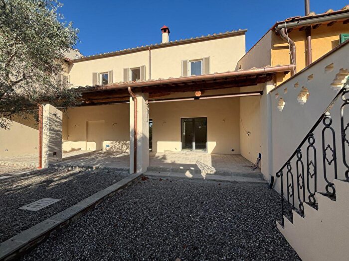 Casa con 5 locali in vendita in Firenze