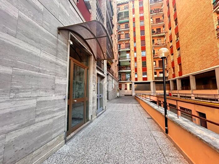 Appartamento bilocale in vendita in Via Derna, Milano