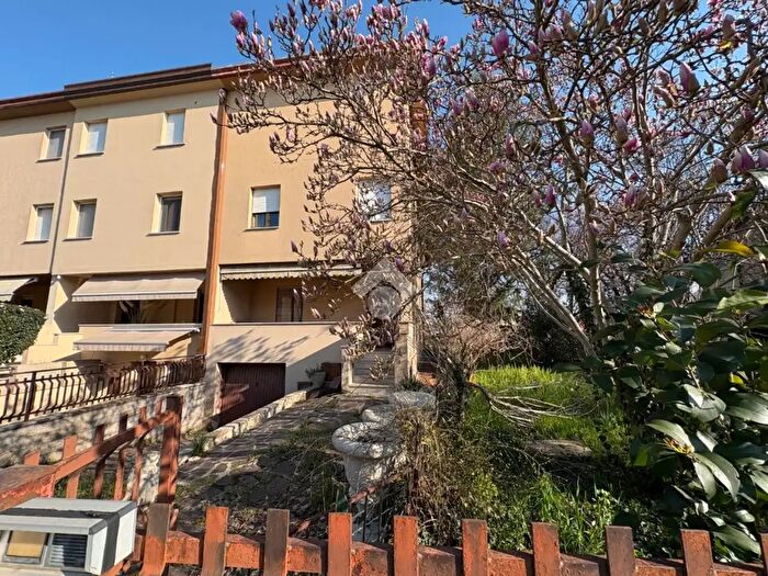 Casa quadrilocale in vendita in Via Tevere, Bastia Umbra