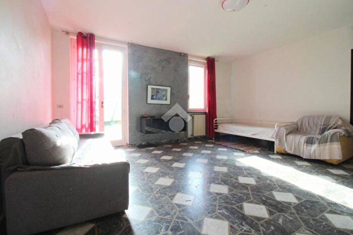 Appartamento trilocale in vendita in Via Cesare Angelini, Pavia