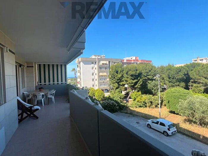 Appartamento trilocale in affitto in Via Leonardo del Turco, Bari