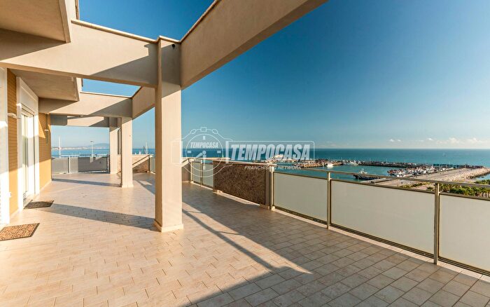 Appartamento quadrilocale in vendita in Via Santorre di Santarosa, Civitanova Marche