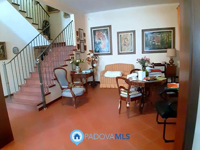 Casa con 9 locali in vendita in Via Trento E Trieste, Monselice